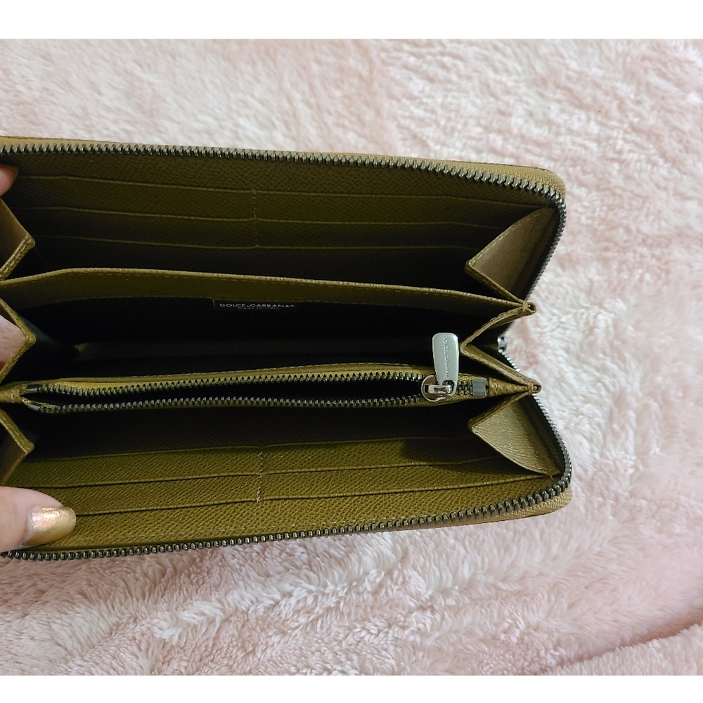 Authentic New Dolce & Gabbana Wallet - Picture 9 of 11